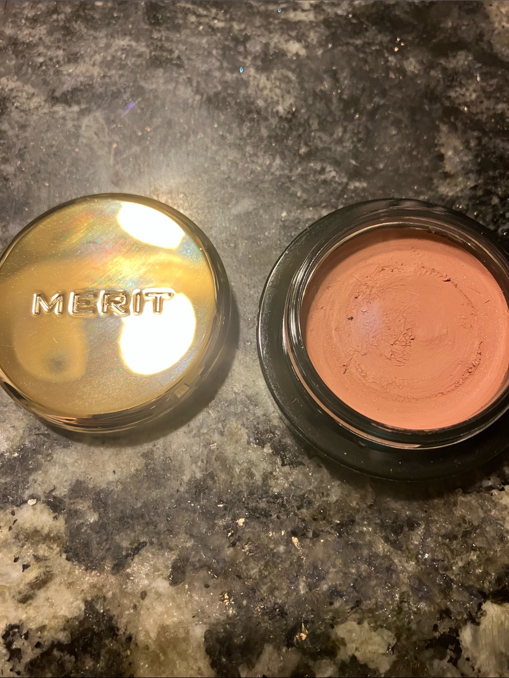 Merit Solo Shadow in Studio